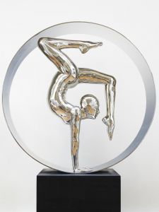 CONTORSIONNISTE AU CERCLE CONTORSIONNISTE AU CERCLE