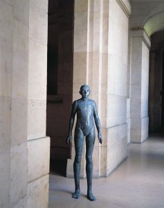 LA POUPÉE LA POUPÉE